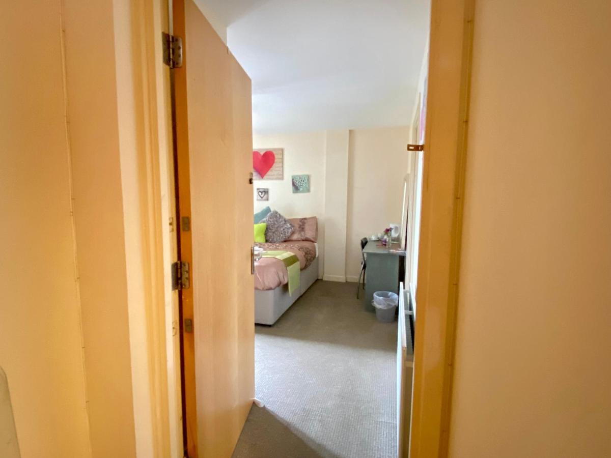 Lovely Double Room With Private Bathroom And Double Room With Shared Toilet & Parking Free EDI Exterior foto