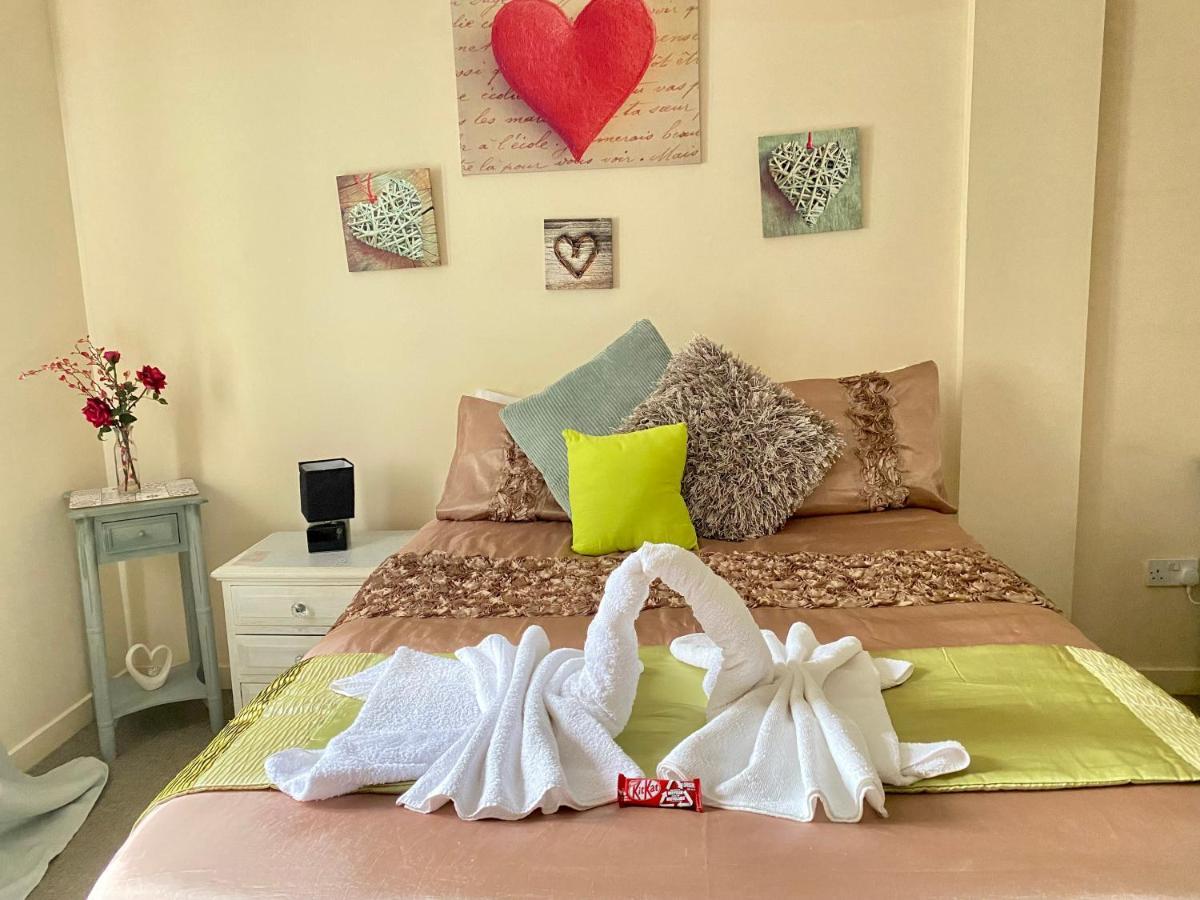 Lovely Double Room With Private Bathroom And Double Room With Shared Toilet & Parking Free EDI Exterior foto